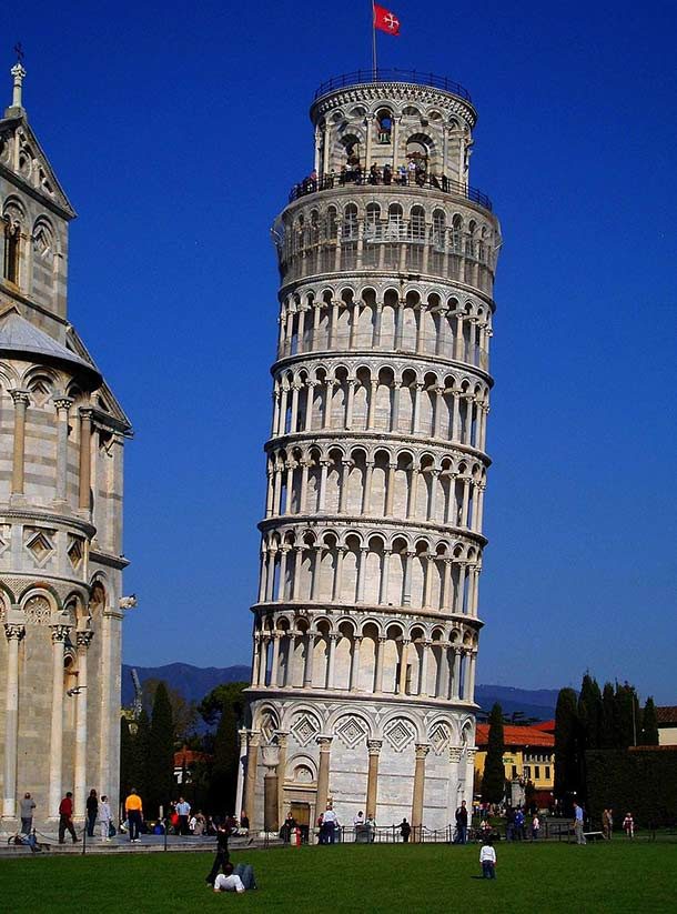 A_Classical_View_of_Leaning_Tower_in_Pisa