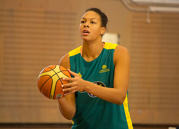 Elizabeth_Cambage_at_day_three_of_the_Opals_camp