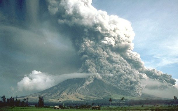 Pyroclastic_flows_at_Mayon_Volcano-1