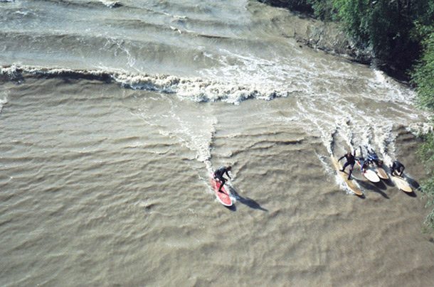River_surfing_-_Severn_bore