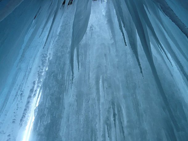 ice-curtain-16561_640