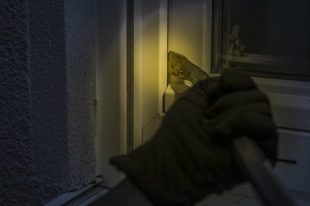 At-Night-Crowbar-Burglar-Window-Glove-Flashlight