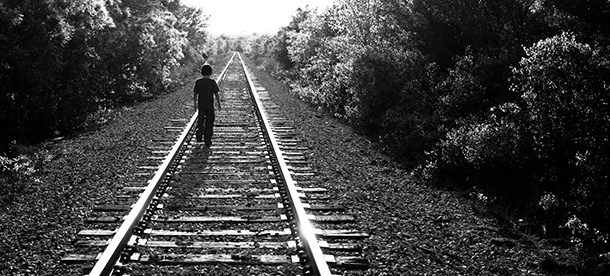Boy_on_tracks