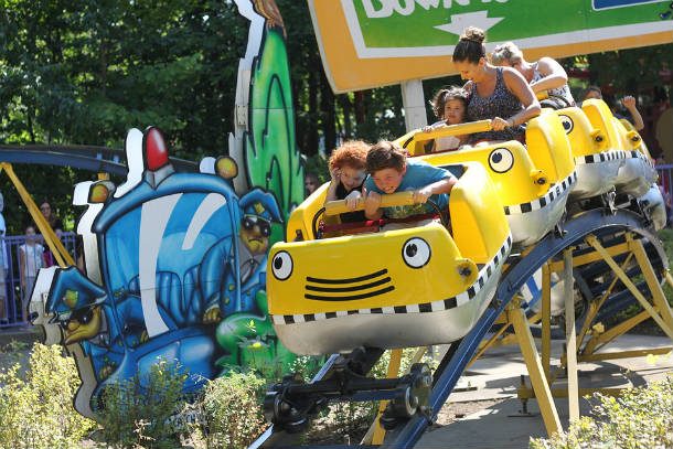 Park-Ride-Roller-Coaster-Amusement