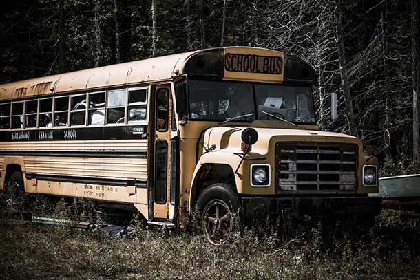 abandoned-school-bus-1484410553xx8