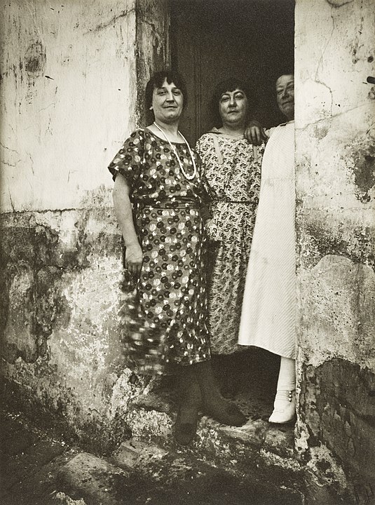 Eugène_Atget,_Three_Prostitutes,_rue_Asselin,_1924–25