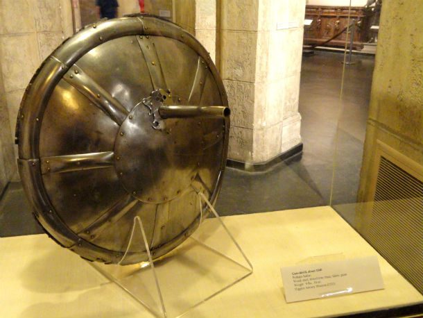 Gun-shield_perhaps_Italy_circa_1540_-_Higgins_Armory_Museum