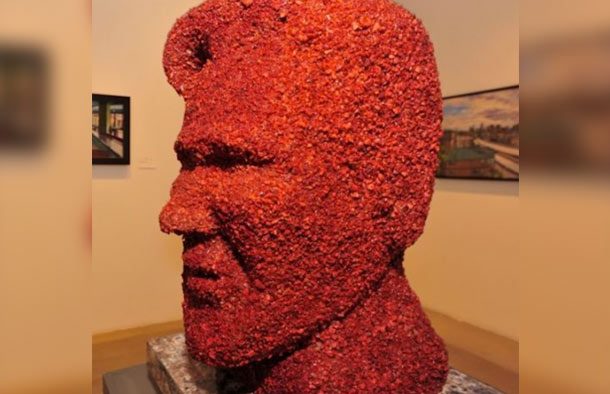 Kevin Bacon bacon statue