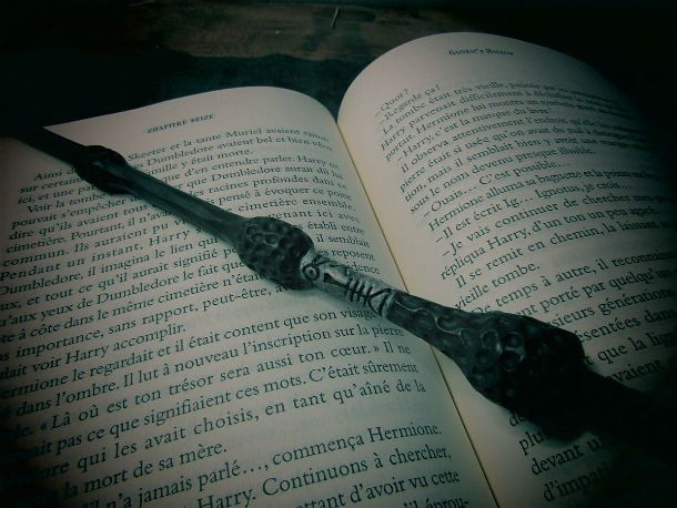Harry_Potter_Book_and_Wand