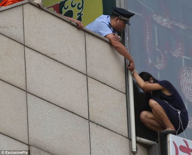 Police officer handcuffs himself to suicidal woman