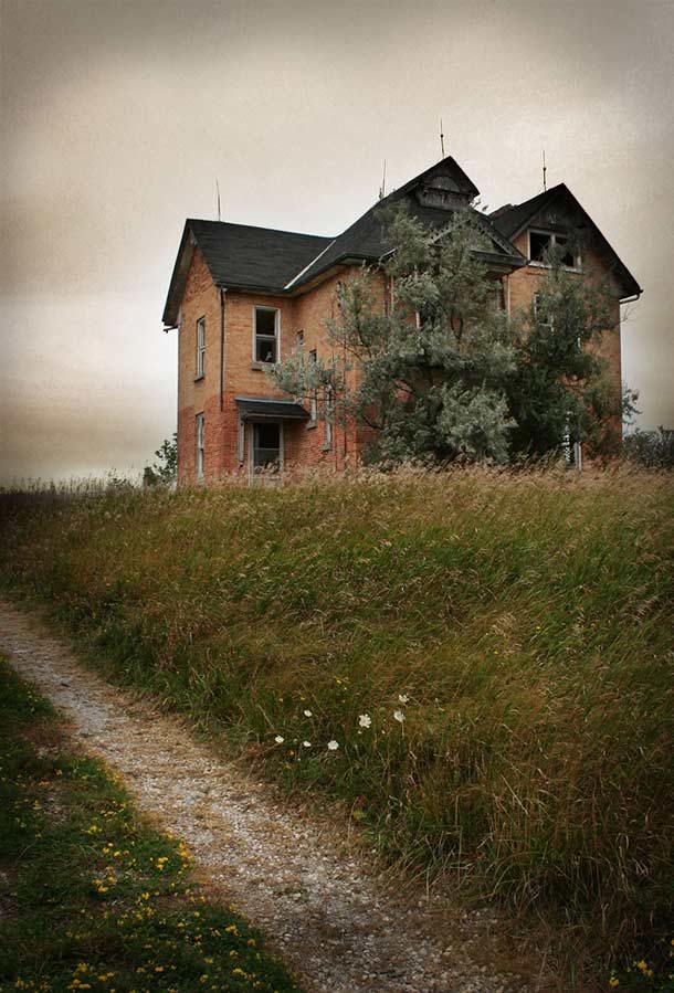 creepy house