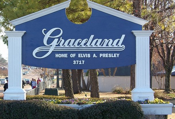 1200px-Graceland_sign