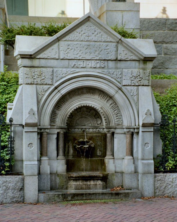 Fountain_(1873)_at_251_Benefit_Street_in_Providence