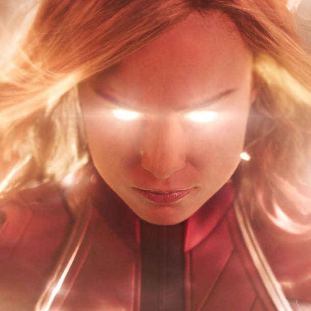 captain-marvel-2019-red-suit-glowing-eyes