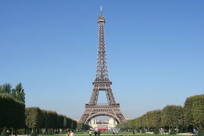 Eiffel_Tower_20051010