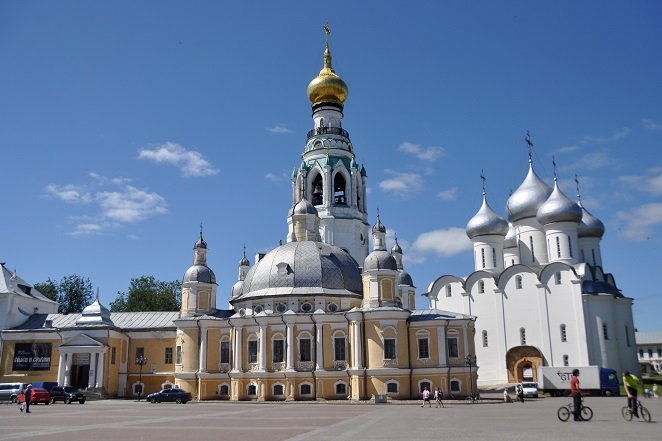 Resurrection_Cathedral_Vologda_South_view_Kremlin_square
