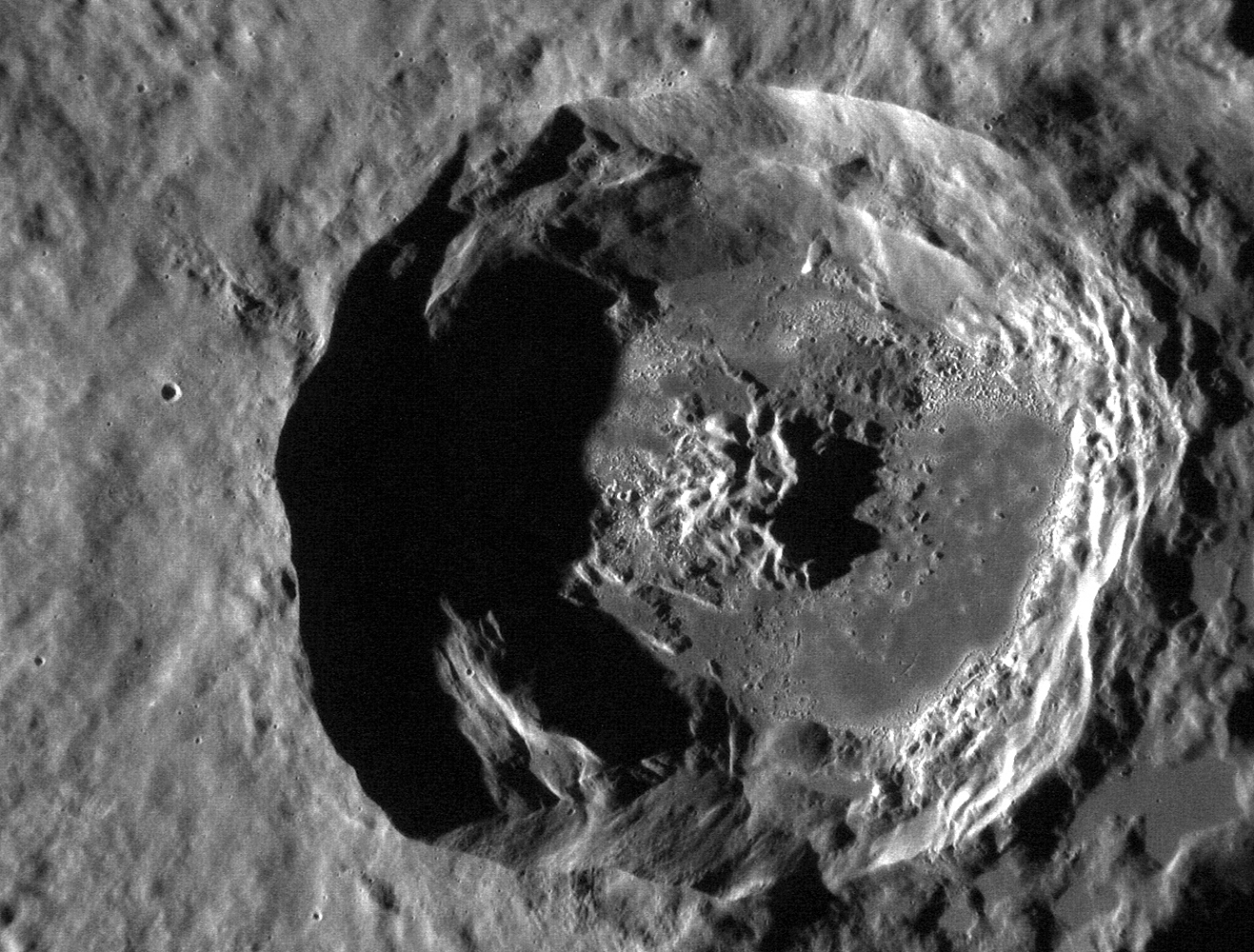 Unnamed_crater_in_Caloris_Basin