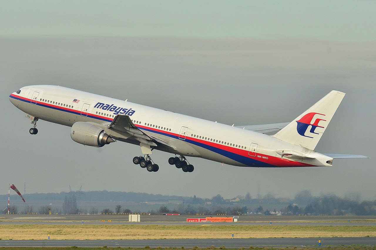 1280px-Boeing_777-200ER_Malaysia_AL_(MAS)_9M-MRO_-_MSN_28420_404_(9272090094)