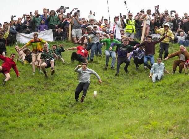 Cheese Rolling, Gloucestershire, England